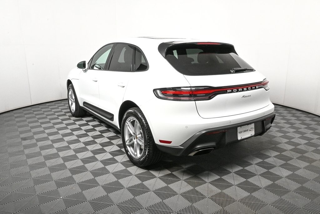2025 Porsche Macan T photo 3