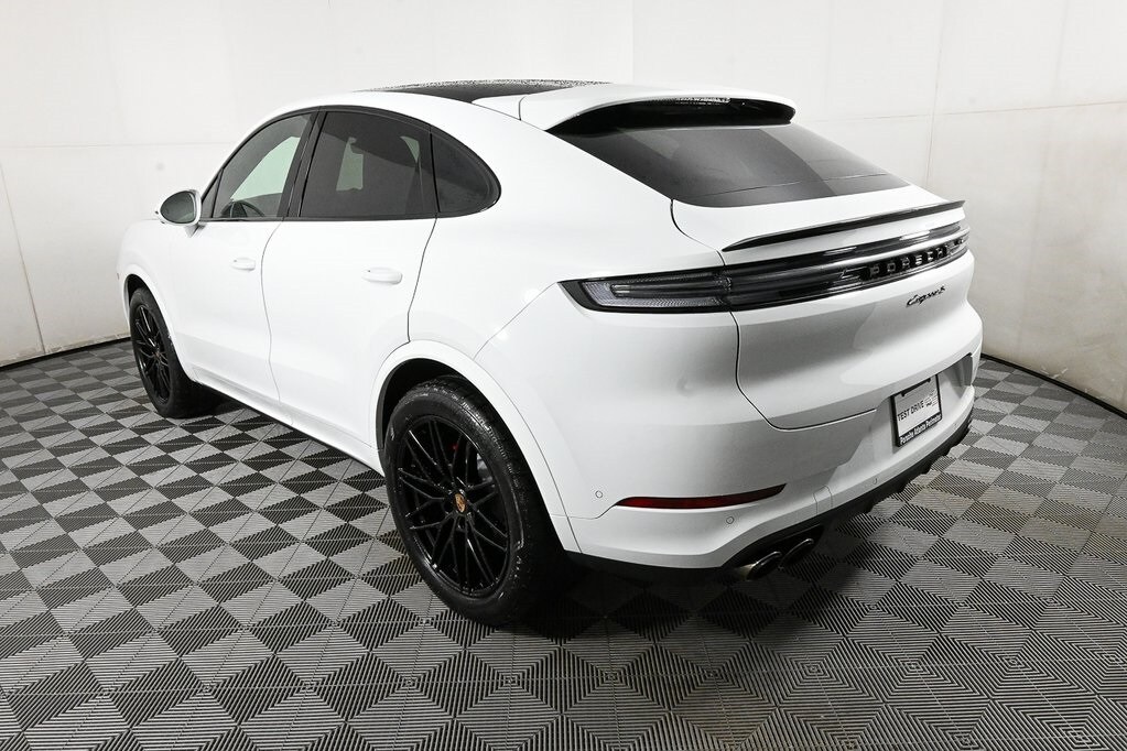 2025 Porsche Cayenne Coupe S photo 3