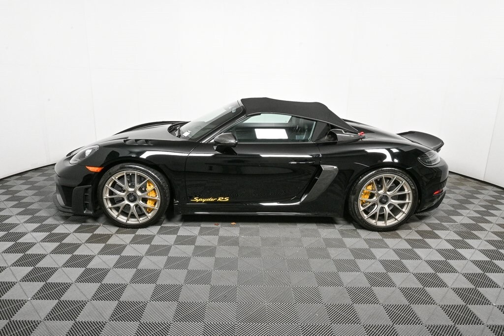 2024 Porsche Boxster Spyder photo 2