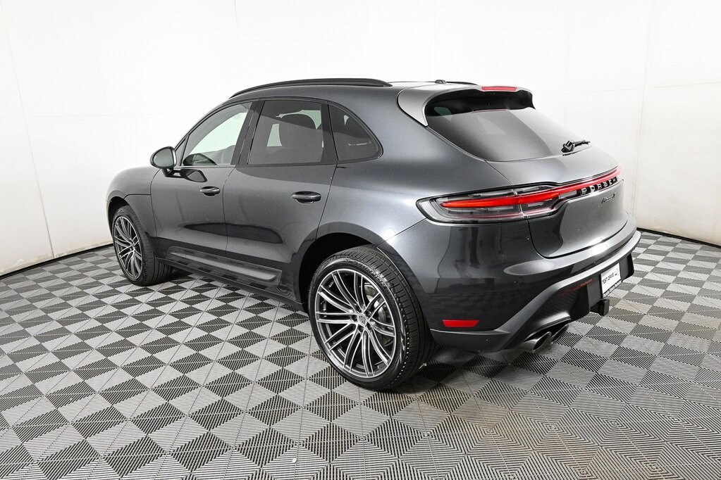 2026 Porsche Macan T photo 3