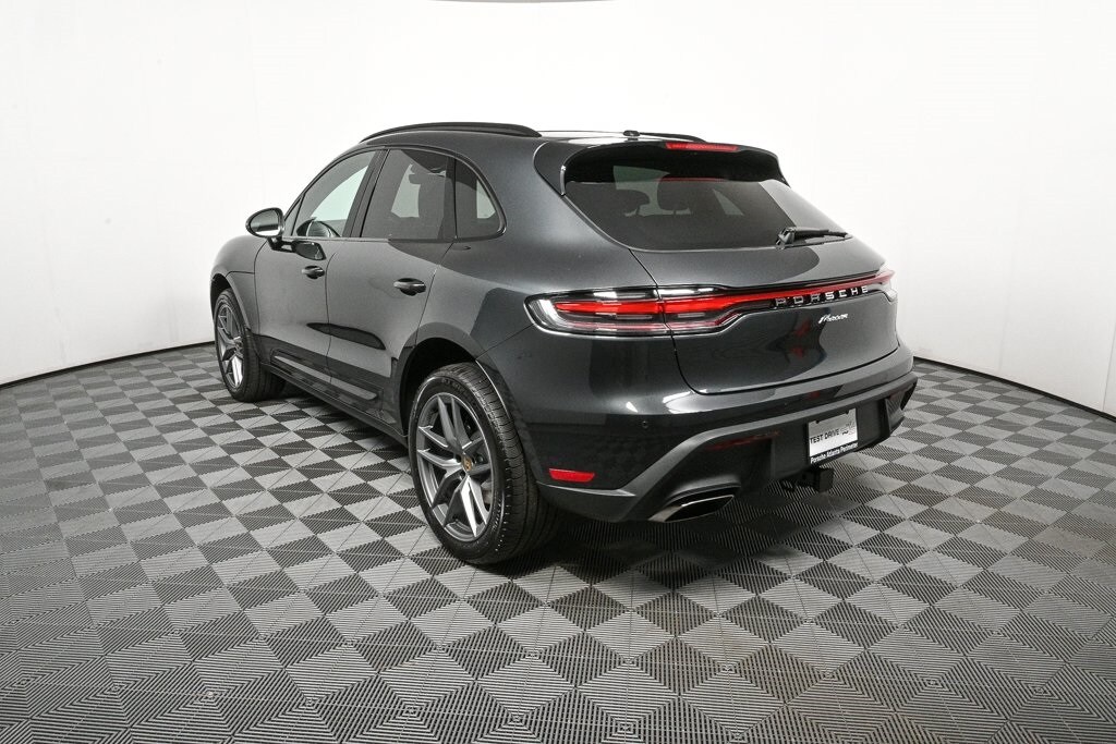 2026 Porsche Macan T photo 3