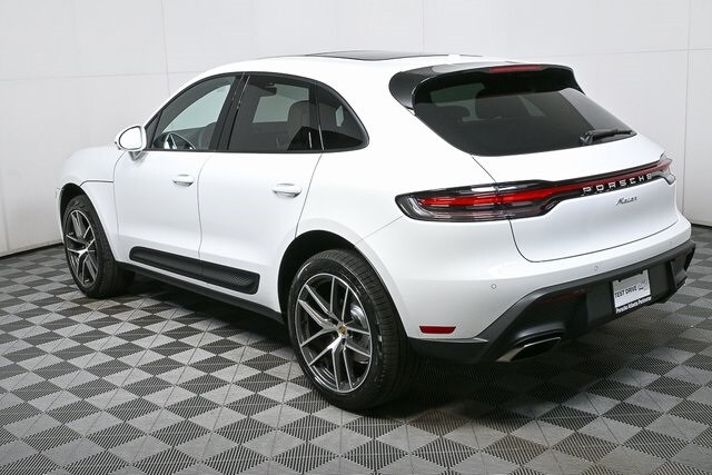 2026 Porsche Macan T photo 3