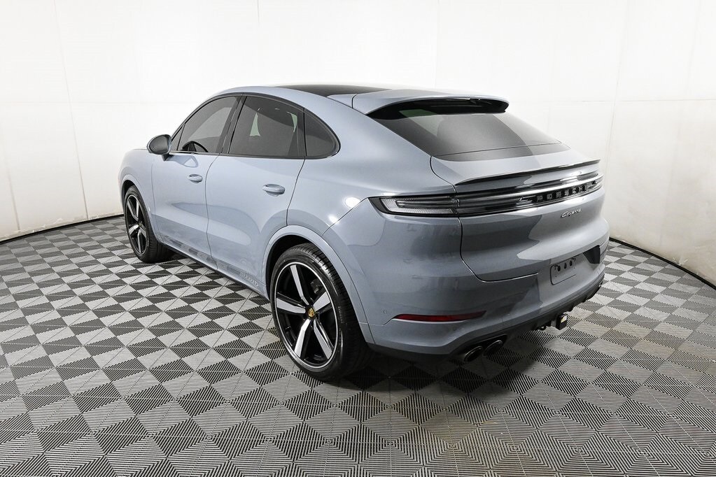 2024 Porsche Cayenne Coupe photo 3