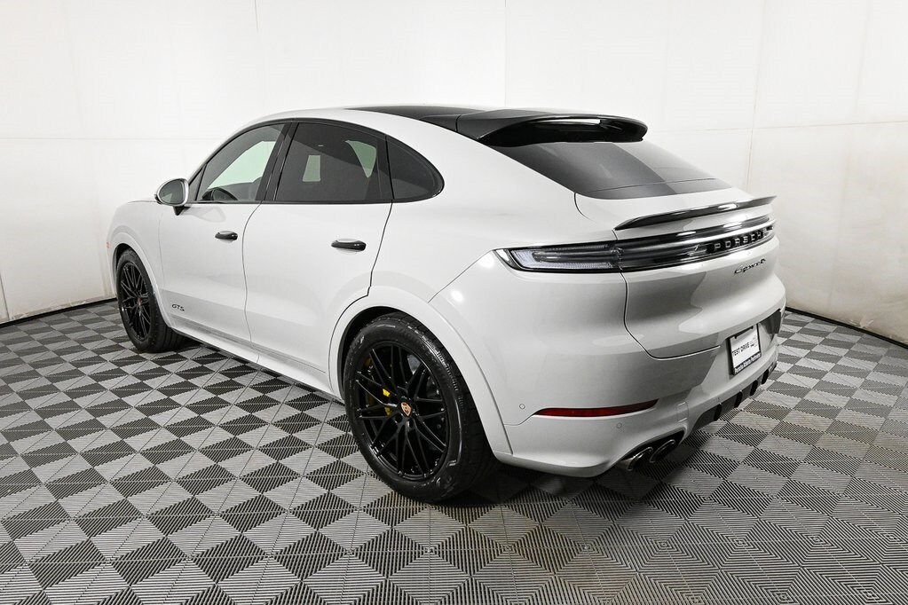 2026 Porsche Cayenne Coupe GTS photo 3