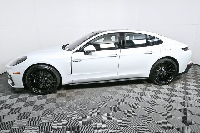 2026 Porsche Panamera E-Hybrid Turbo photo 2