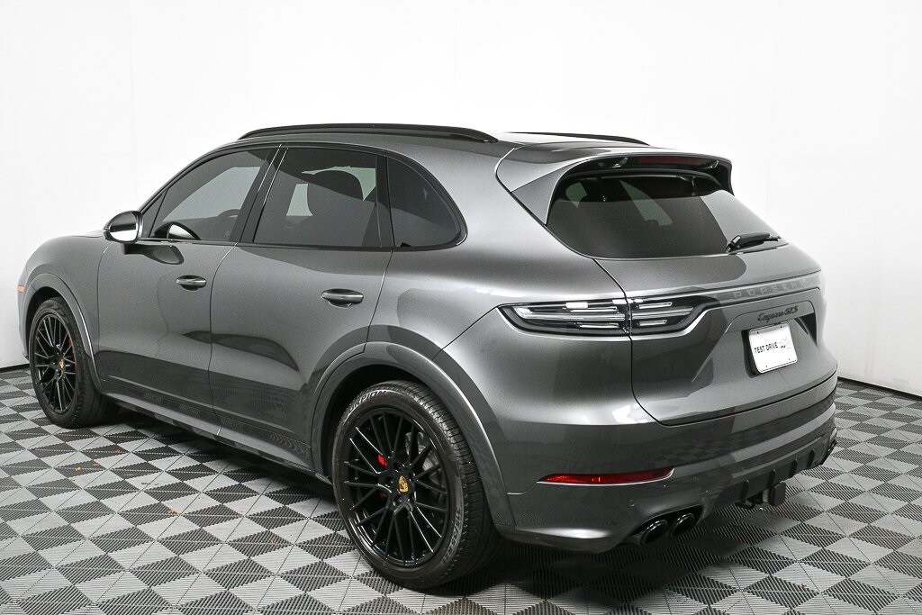 2023 Porsche Cayenne GTS photo 3