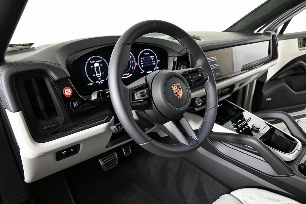 2026 Porsche Cayenne Coupe GTS photo 4
