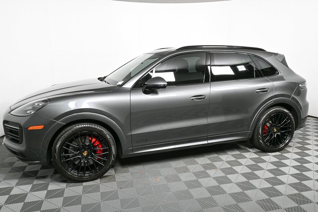 2023 Porsche Cayenne GTS photo 2