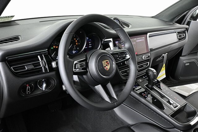 2025 Porsche Macan T photo 4