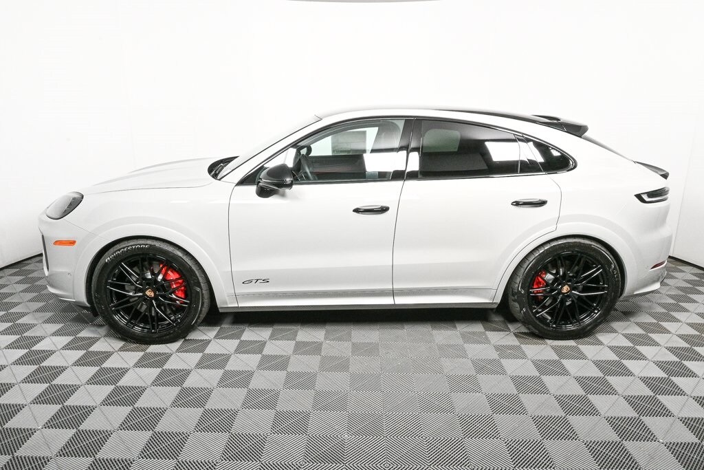2025 Porsche Cayenne Coupe GTS photo 2