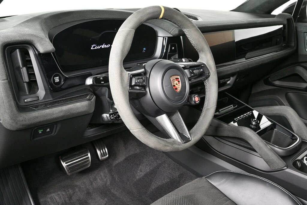 2024 Porsche Cayenne Coupe Turbo GT photo 4