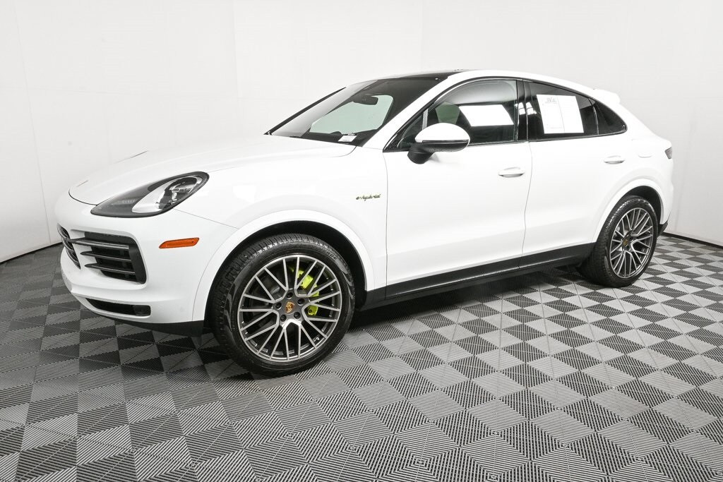 2023 Porsche Cayenne E-Hybrid Coupe Platinum Edition photo 2