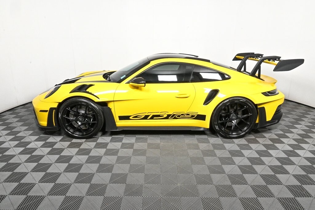 2023 Porsche 911 GT3 RS Coupe photo 2