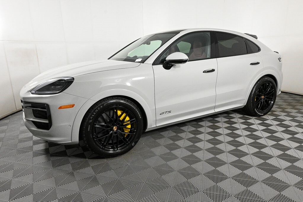2026 Porsche Cayenne Coupe GTS photo 2