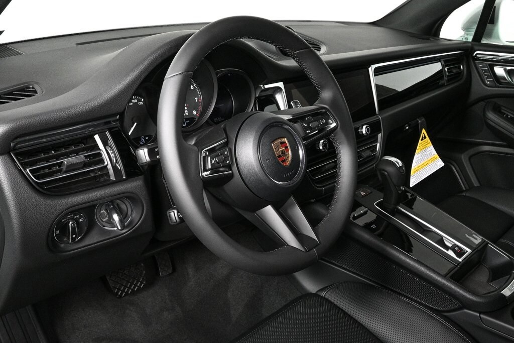 2026 Porsche Macan S photo 3