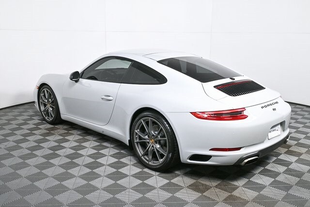 2017 Porsche 911 Coupe photo 3
