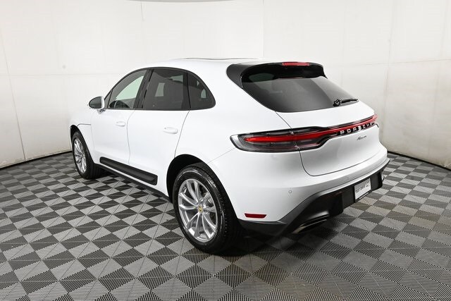 2025 Porsche Macan T photo 2
