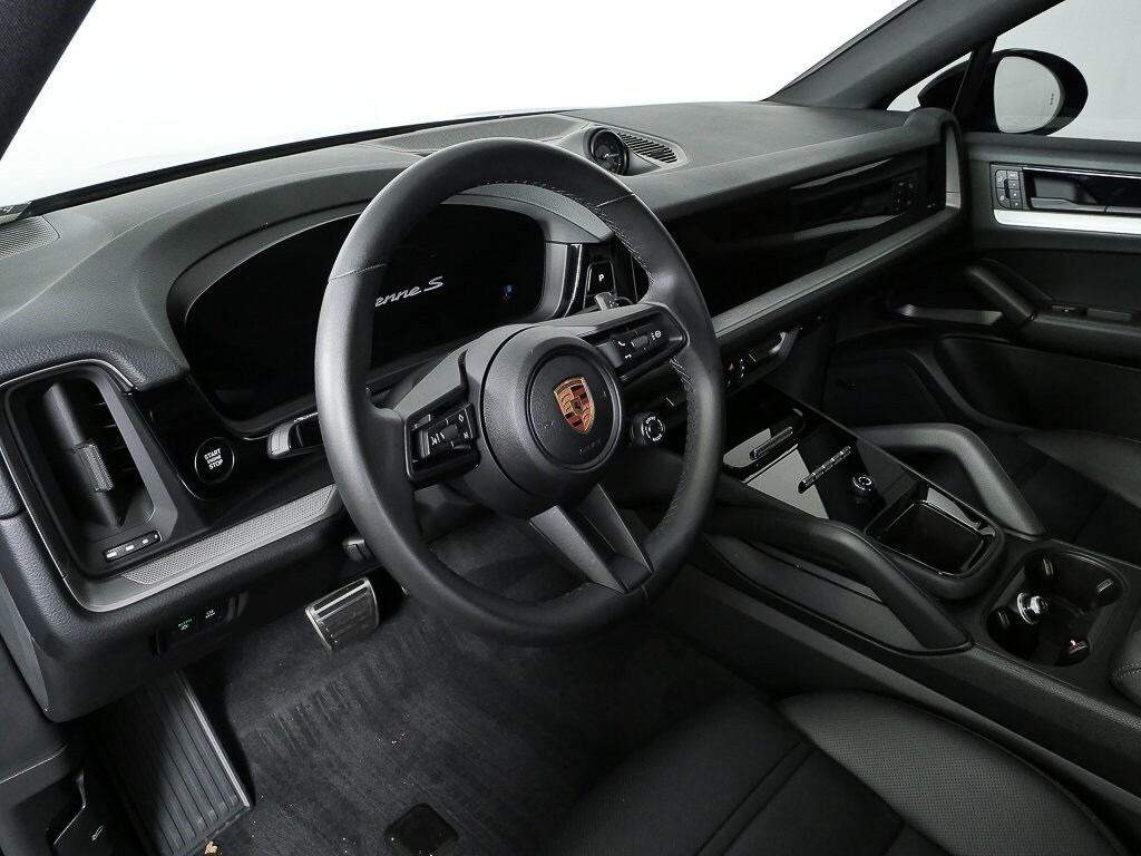 2025 Porsche Cayenne Coupe S photo 4