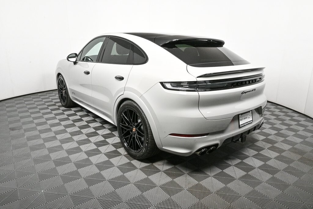 2025 Porsche Cayenne Coupe GTS photo 3