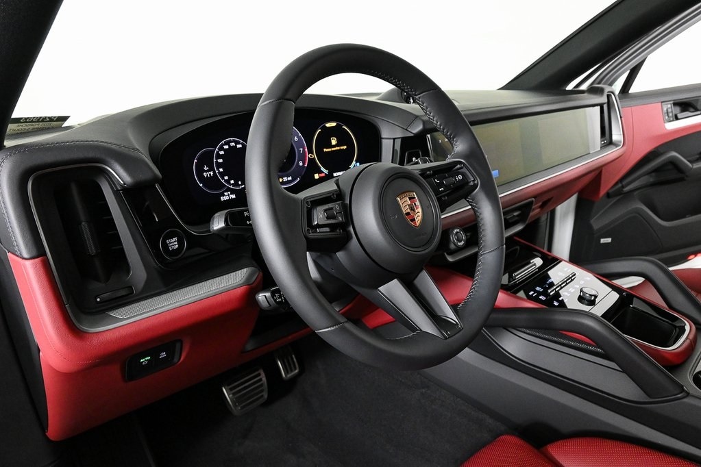 2025 Porsche Cayenne Coupe S photo 4