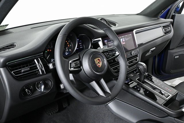 2025 Porsche Macan S photo 4