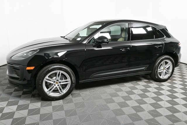 2025 Porsche Macan T photo 2
