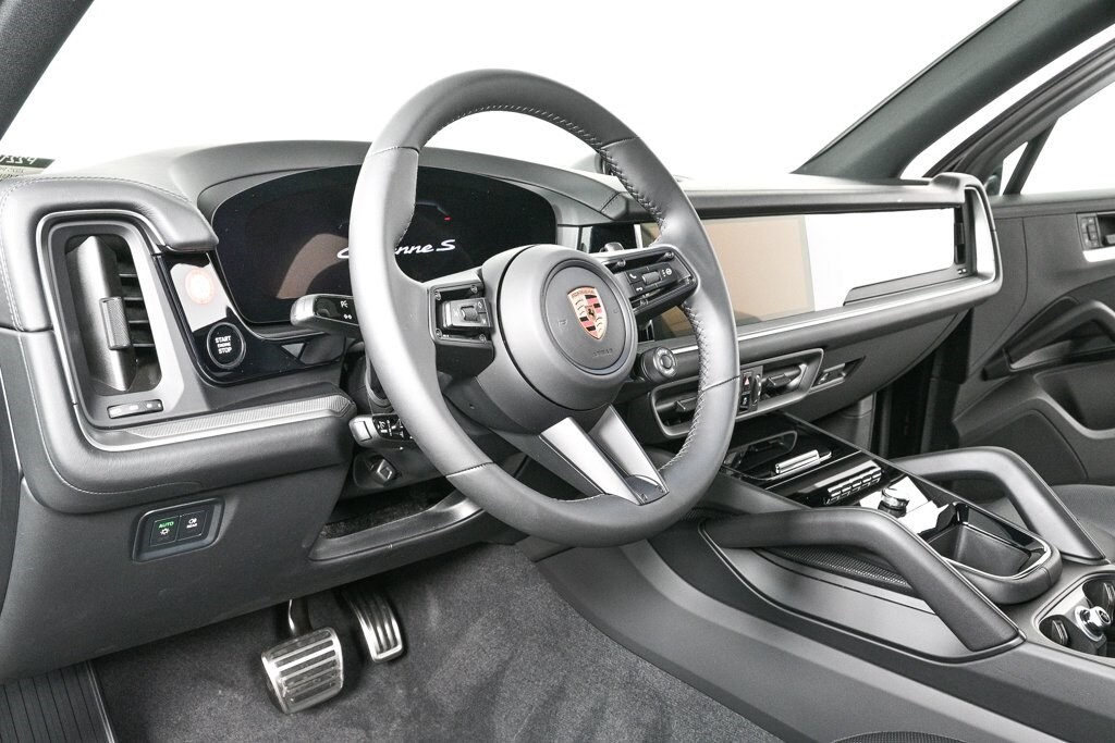 2025 Porsche Cayenne E-Hybrid S photo 4