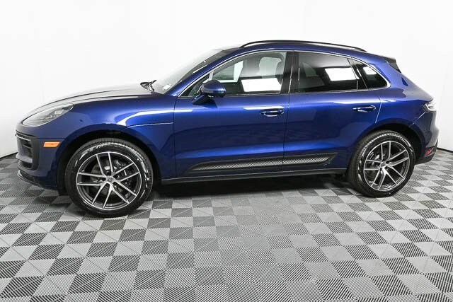 2025 Porsche Macan S photo 2