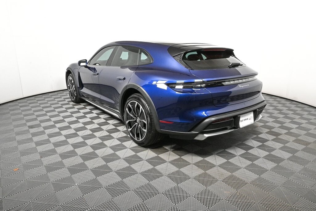 2022 Porsche Taycan Cross Turismo 4 photo 3