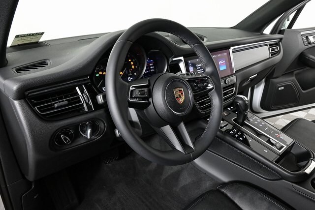 2025 Porsche Macan T photo 3