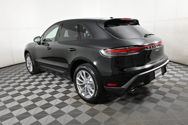 2025 Porsche Macan T photo 3