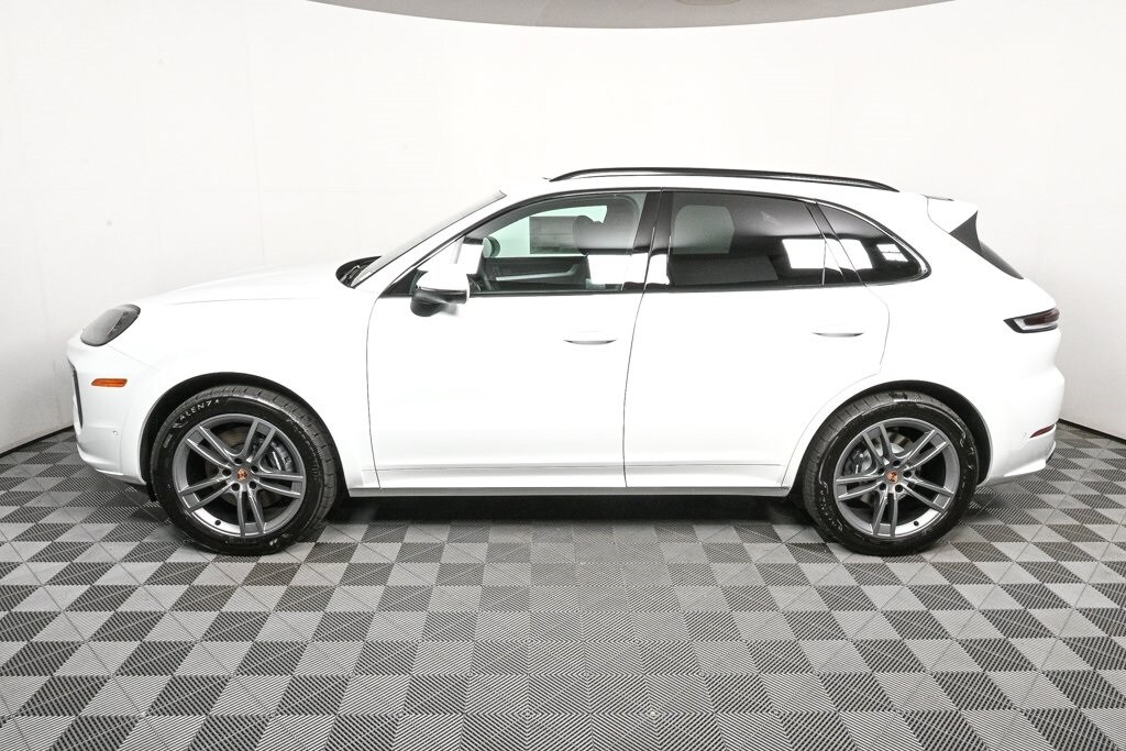 2026 Porsche Cayenne photo 2