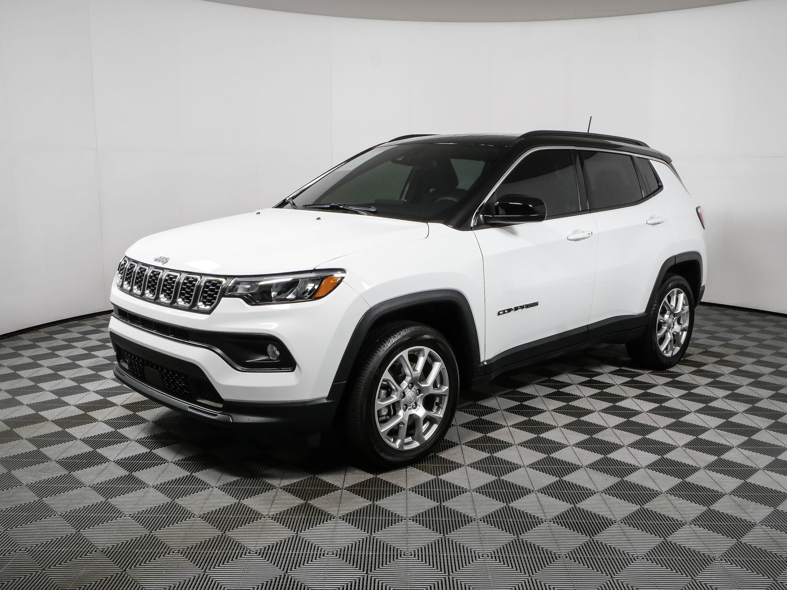 2024 Jeep Compass Latitude Lux 4X4's photo
