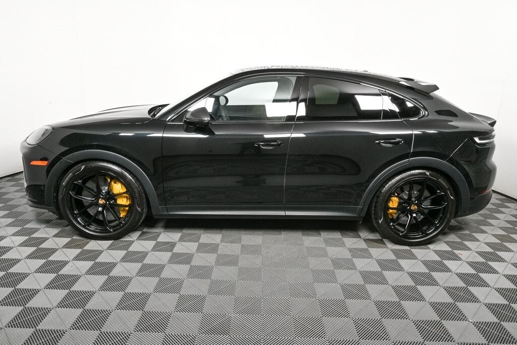 2024 Porsche Cayenne Coupe Turbo GT photo 2