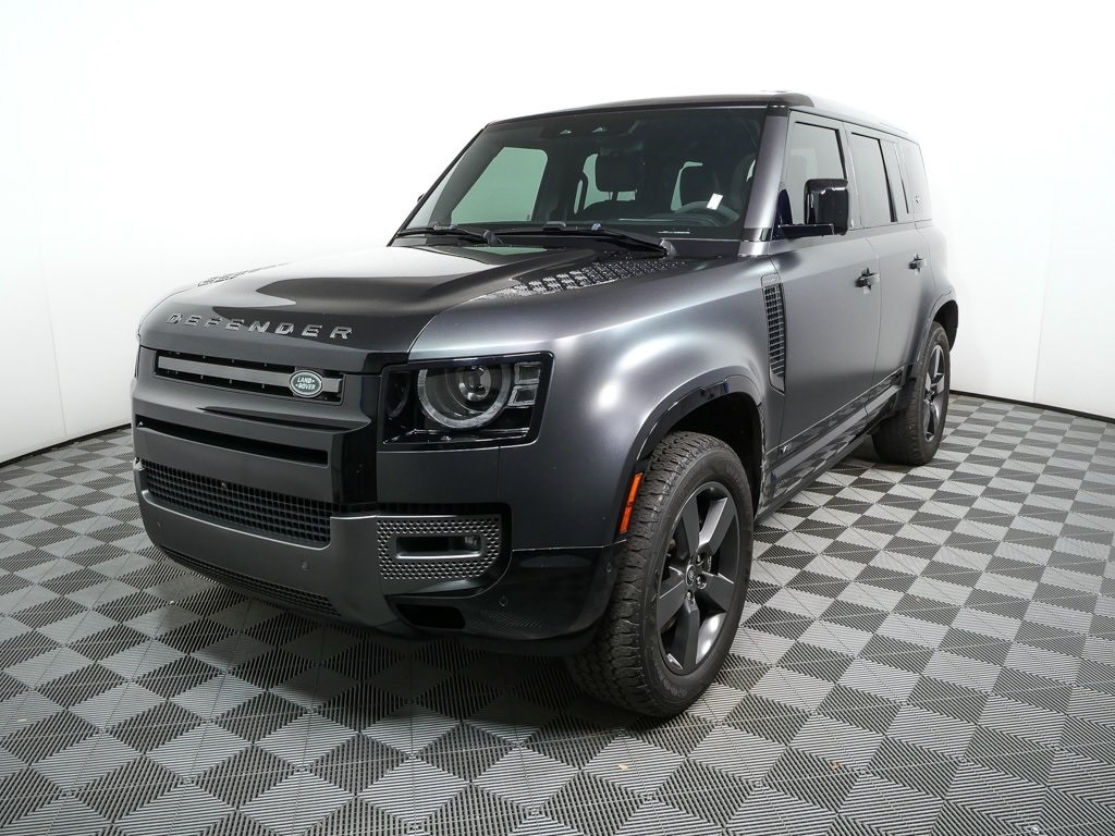 2023 Land Rover Defender V8's photo