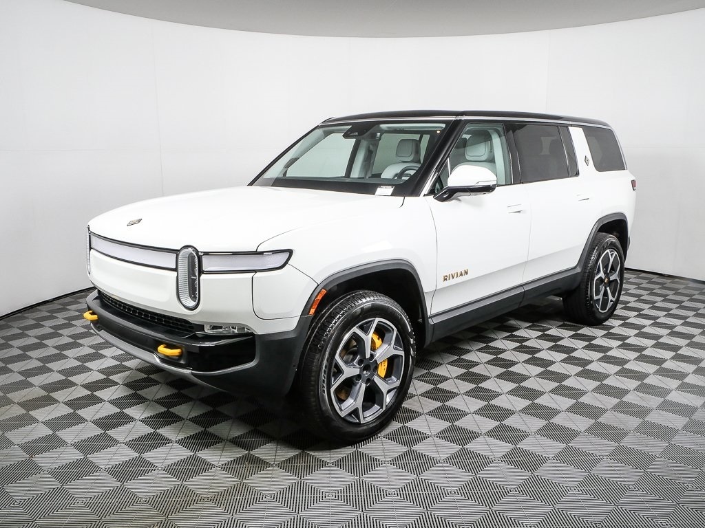 2024 Rivian R1S Adventure's photo