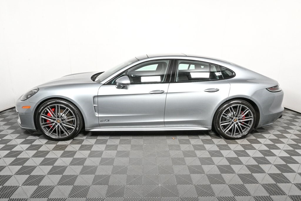 2021 Porsche Panamera GTS photo 2