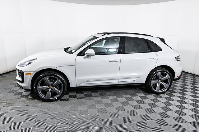 2025 Porsche Macan T photo 4