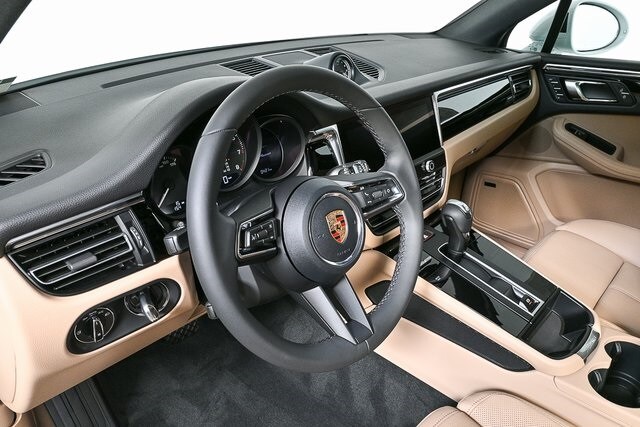 2026 Porsche Macan T photo 4