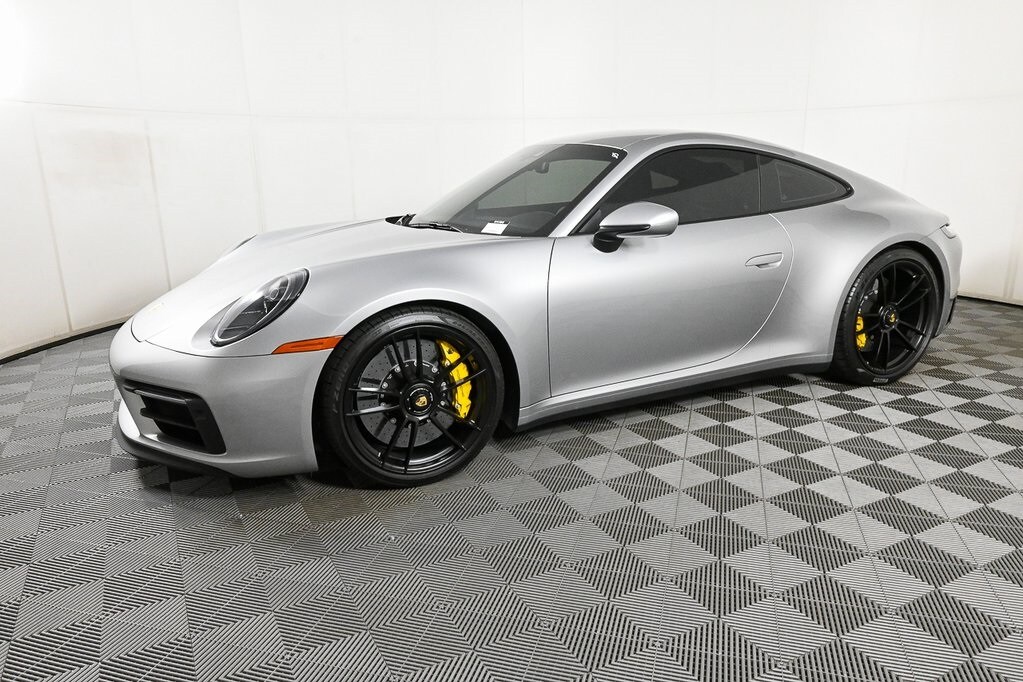 2024 Porsche 911 GTS photo 2