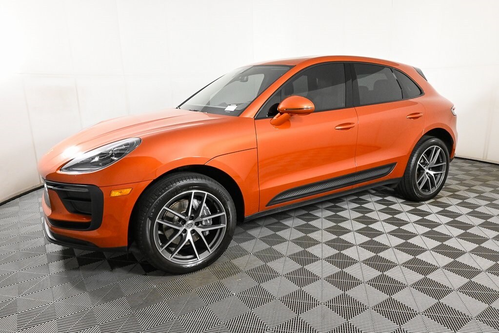 2022 Porsche Macan photo 2