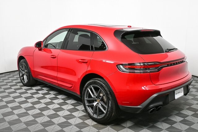 2024 Porsche Macan T photo 3