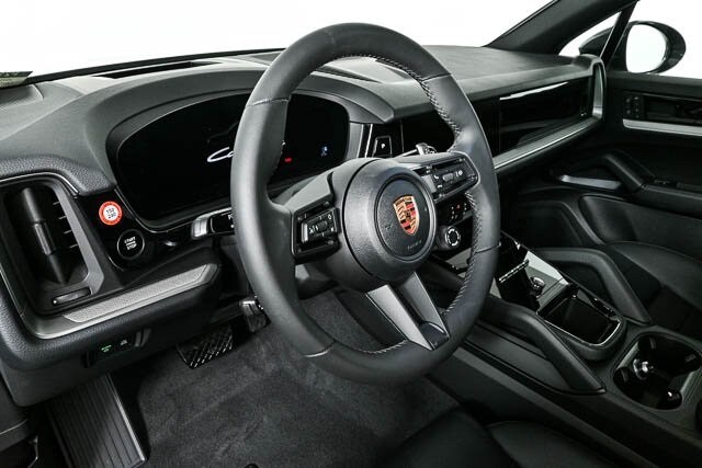 2025 Porsche Cayenne photo 3