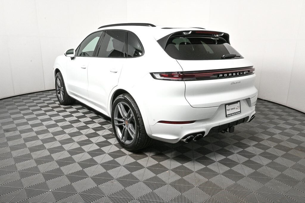 2026 Porsche Cayenne photo 3