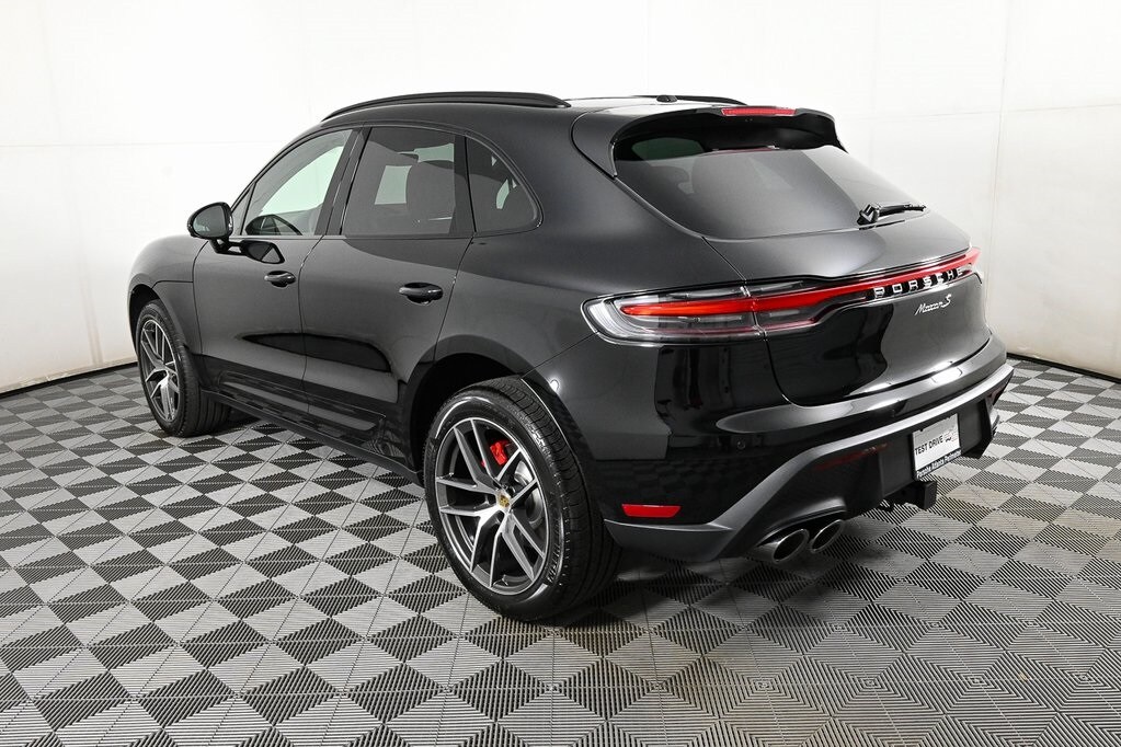 2025 Porsche Macan S photo 3