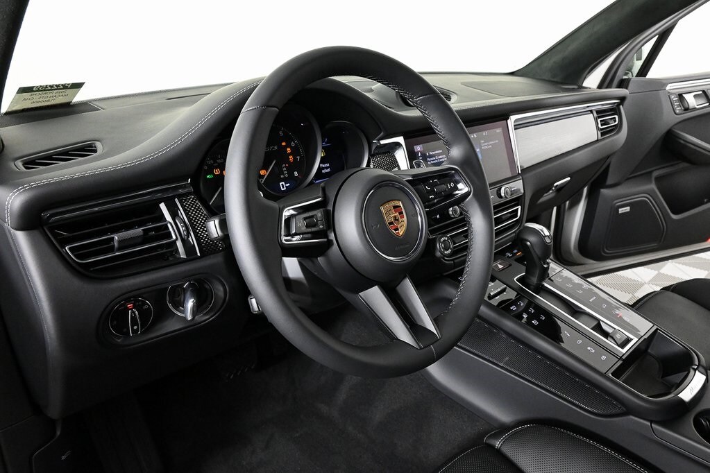 2026 Porsche Macan GTS photo 4