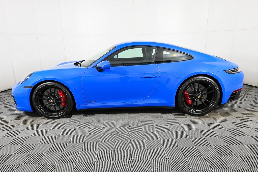 2022 Porsche 911 GTS photo 2