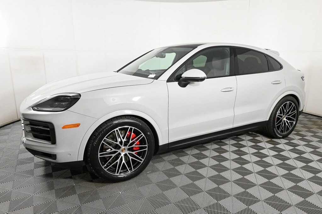 2026 Porsche Cayenne Coupe S photo 2