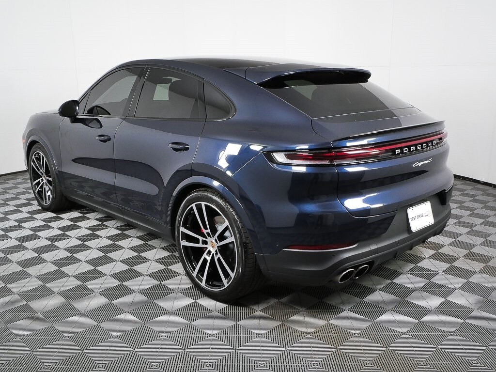 2025 Porsche Cayenne Coupe S photo 3