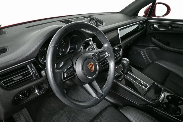 2024 Porsche Macan T photo 4